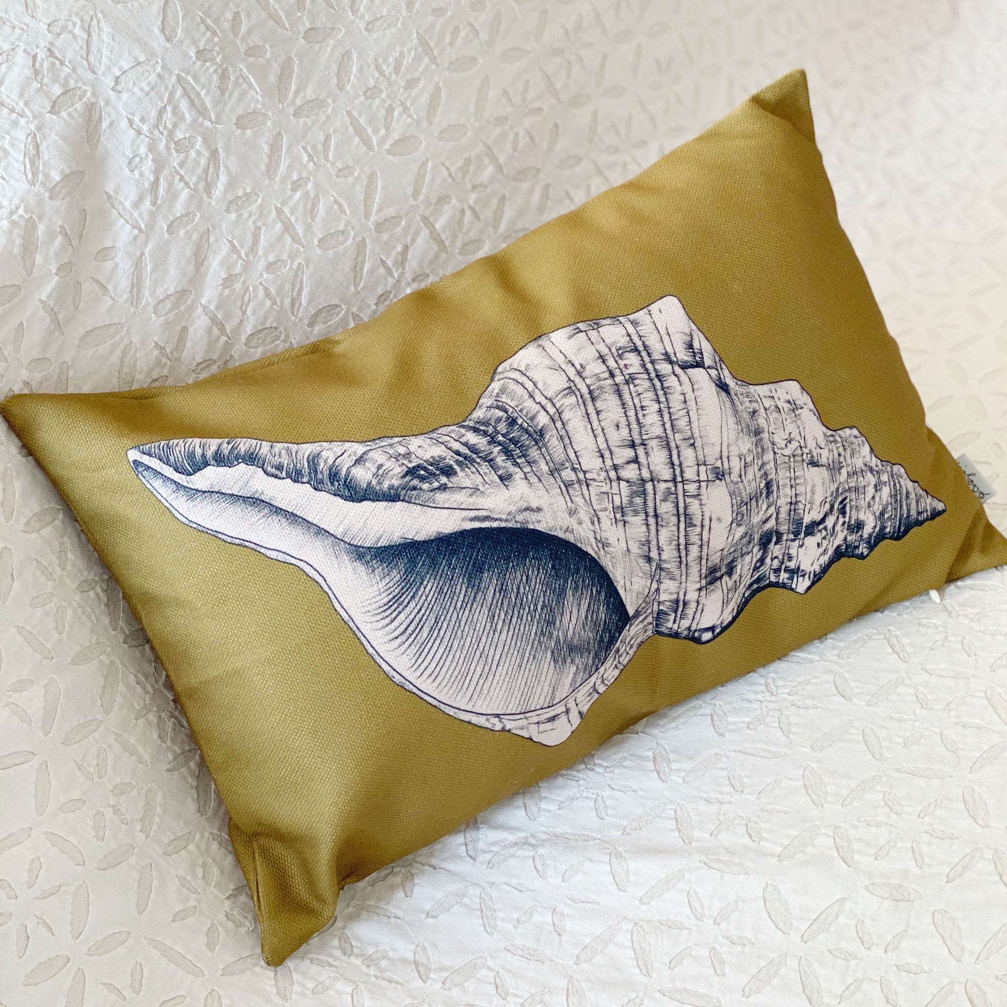 Conch Cushion Landscape
