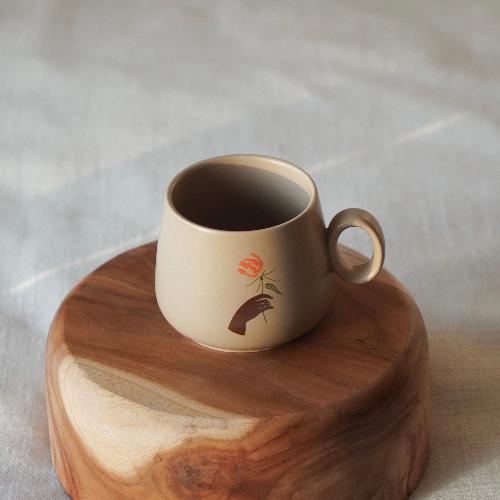 Vihalagondi [Flame Lily] Mug